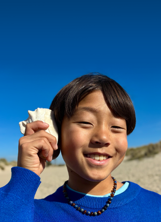 Foto gemaakt met de 48-MP Fusion-camera, de feature voor portretten van de nieuwste generatie wordt gebruikt en is gericht op het gezicht van iemand